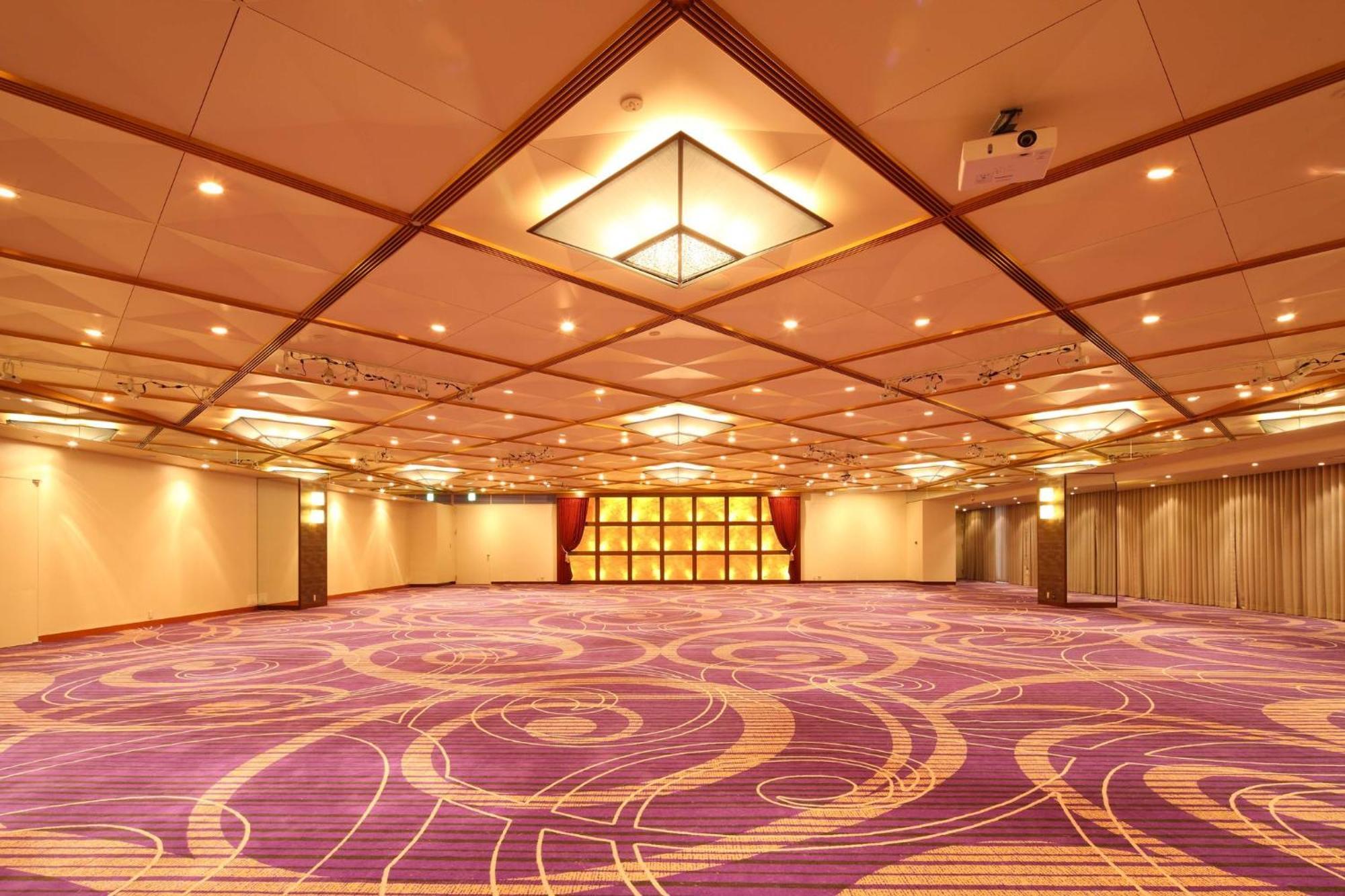 Rihga Royal Hotel Osaka, Vignette Collection By Ihg Zewnętrze zdjęcie The ballroom