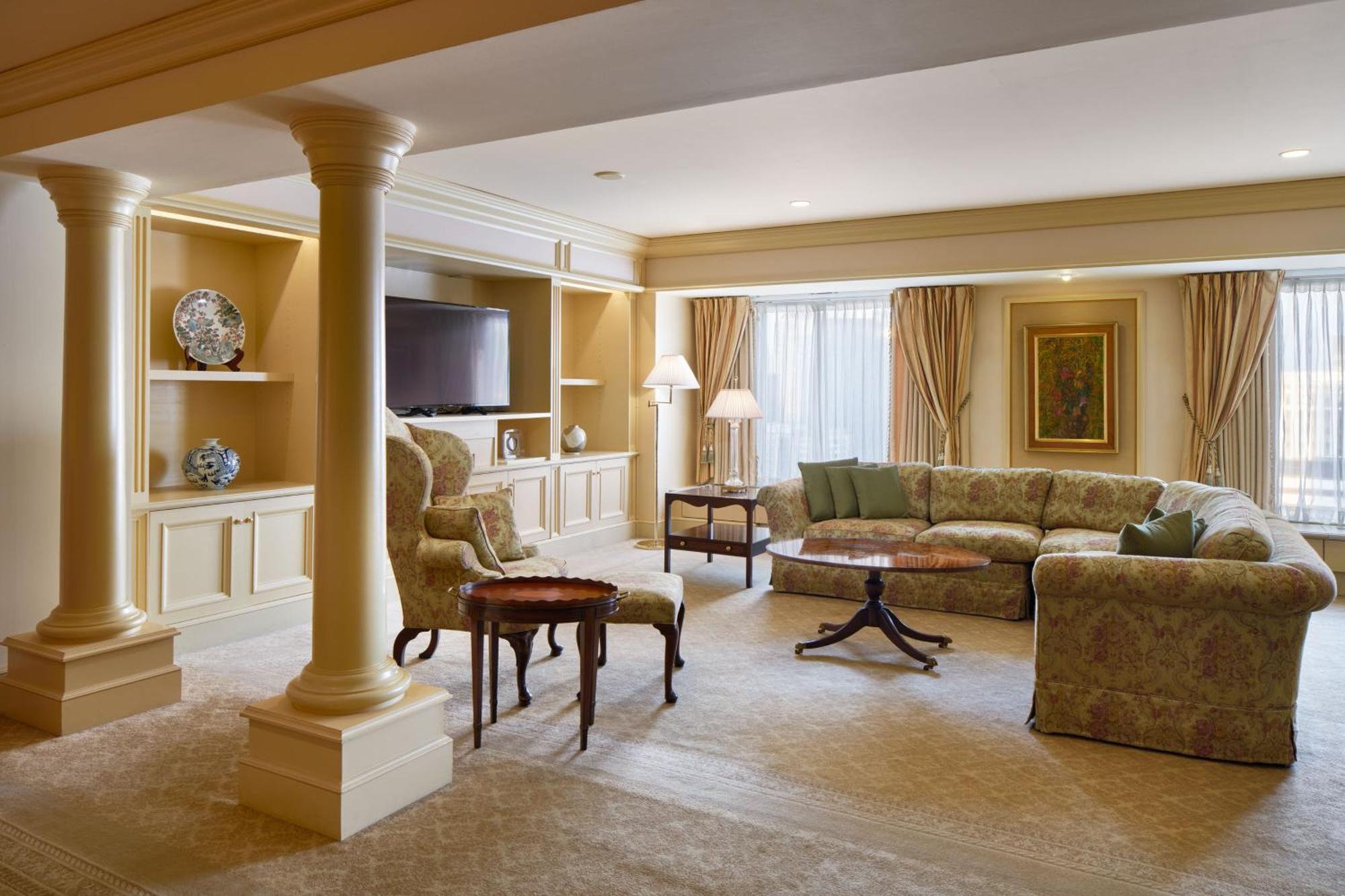 Rihga Royal Hotel Osaka, Vignette Collection By Ihg Zewnętrze zdjęcie A suite at the Four Seasons Hotel