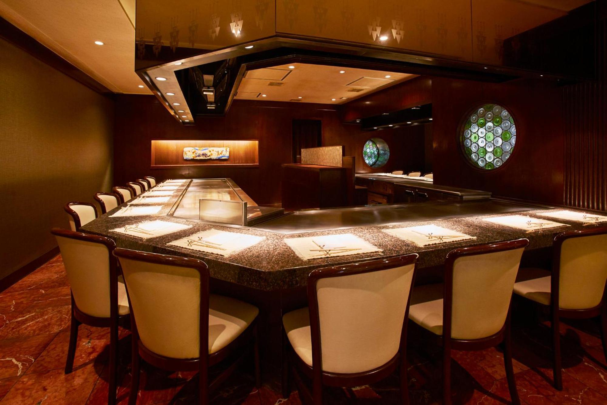 Rihga Royal Hotel Osaka, Vignette Collection By Ihg Zewnętrze zdjęcie A restaurant on board the Queen Mary 2
